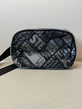 Lululemon Everywhere Belt Bag 1L
Manifesto Print